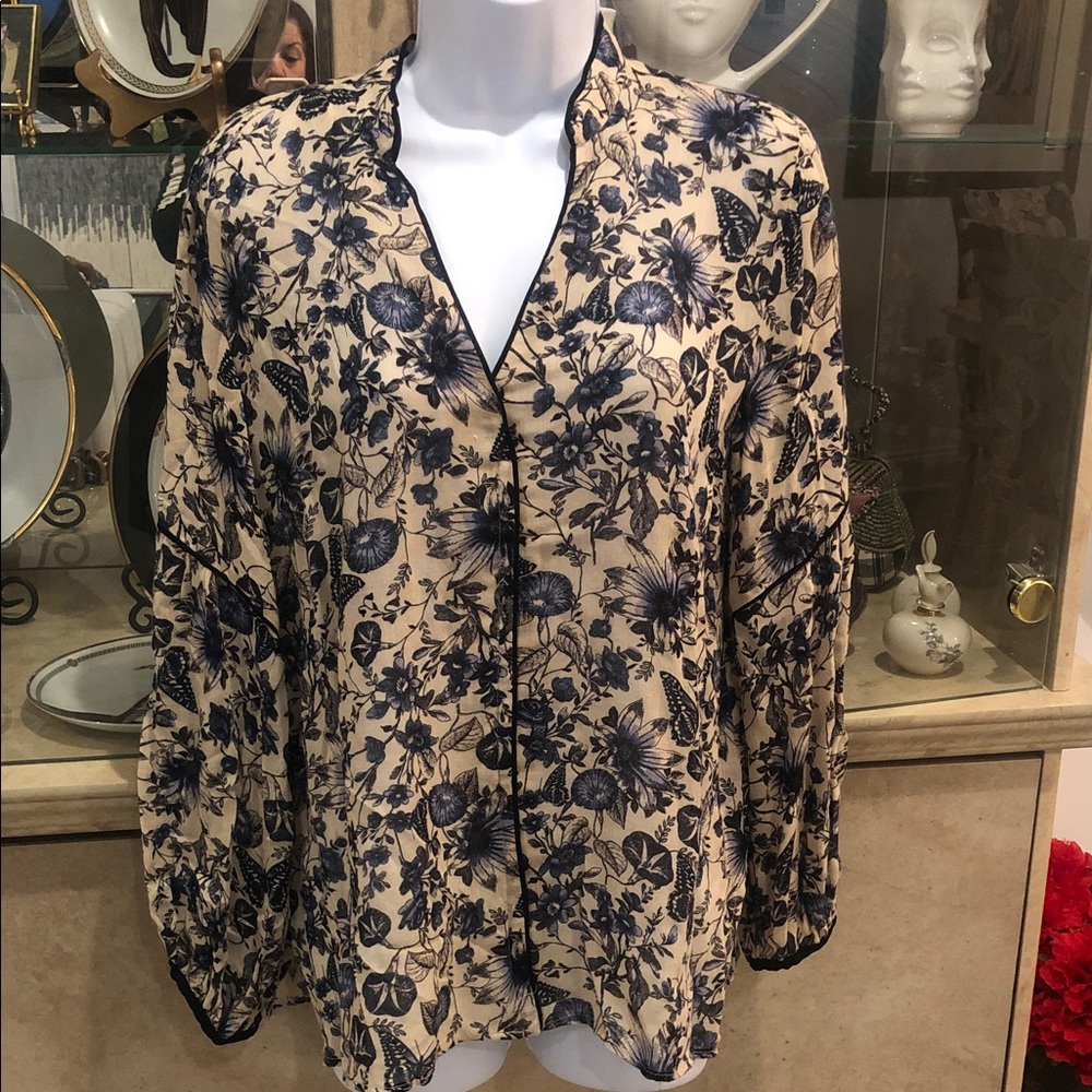 Zara Floral Blouse in Navy and Beige button front,black ticking Asian flair sz L